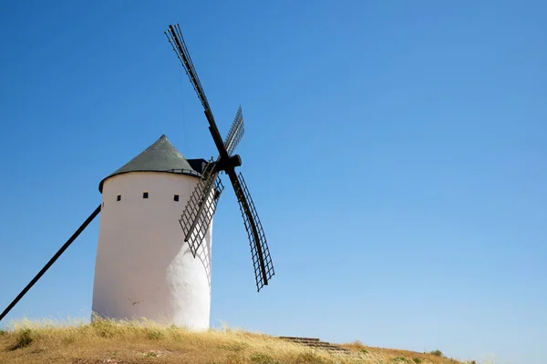 アルカサル フアンには シウダード実県 カスティーリャ マンチャの風車 — ストック写真