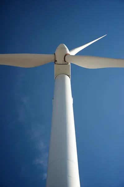 电力生产的风车西班牙阿拉贡自治区萨拉戈萨省 — 图库照片