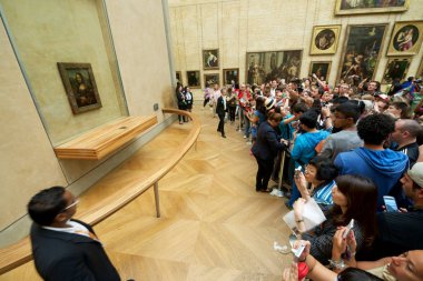 Louvre Müzesi görünümü