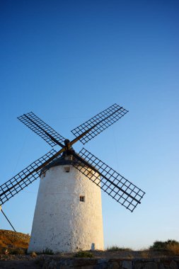 Don Kişot değirmenler.