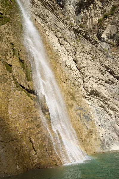 Cascada en Pirineos — Stockfoto