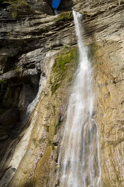 Wasserfall in den Pyrenäen — Stockfoto