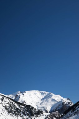 Pyrenees kışın