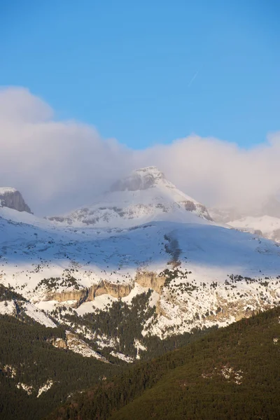 Pyrenees kışın — Stok fotoğraf