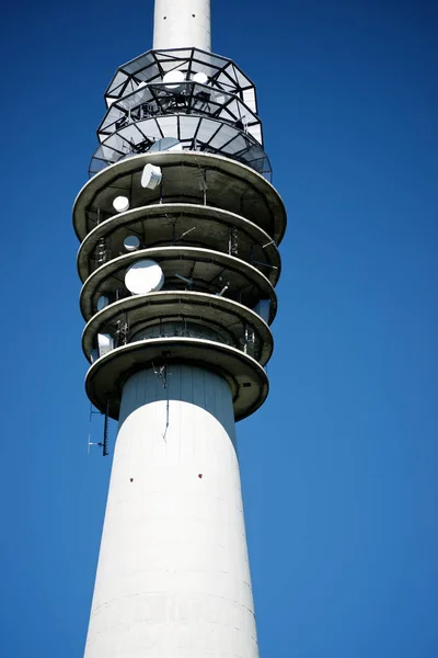 Telecomunicaciones vista torre —  Fotos de Stock