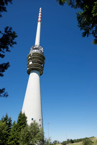 Telecomunicações vista torre — Fotografia de Stock