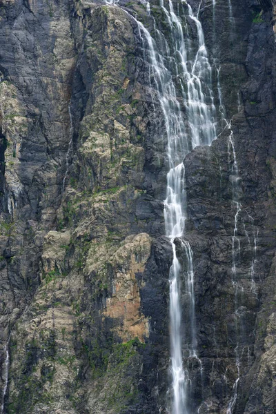 Cascata nei Pirenei — Foto Stock