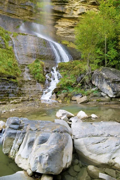 Cascata nei Pirenei — Foto Stock