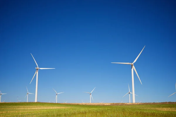 Koncepcja energii wiatrowej — Zdjęcie stockowe