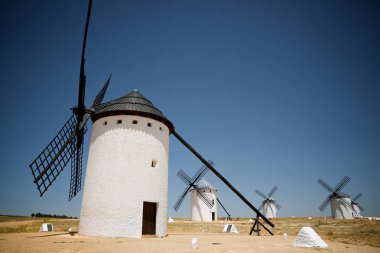 Don Kişot değirmenler.