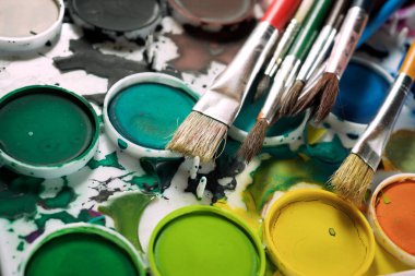 Suluboya araçları görünümü