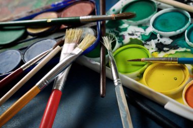 Suluboya araçları görünümü