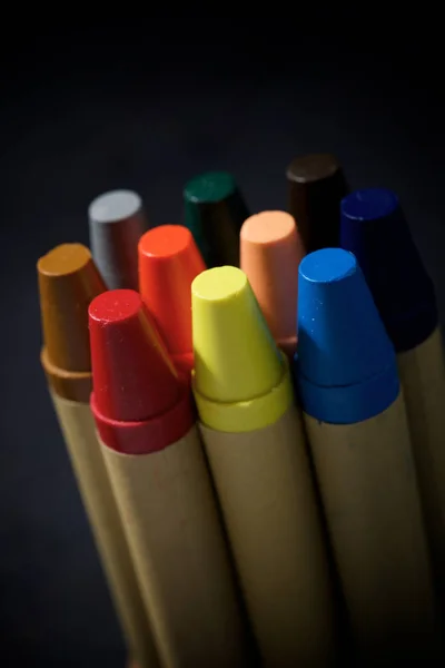 Barevné voskové pastelky — Stock fotografie