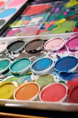 Suluboya araçları görünümü