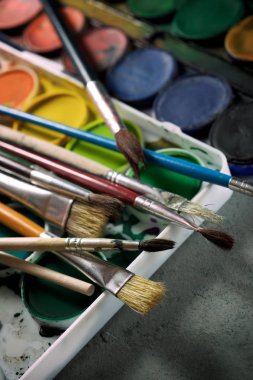 Suluboya araçları görünümü