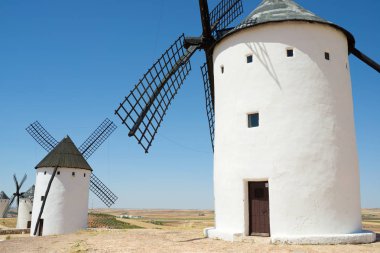 Don Kişot değirmenler.