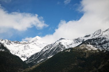 Pyrenees kışın