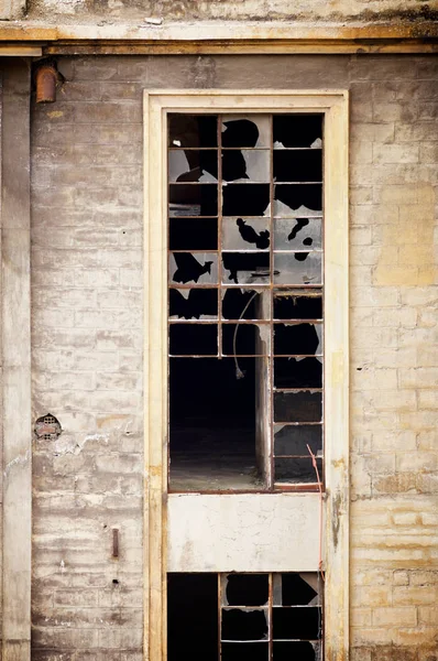 Broken window view — Stock Photo, Image