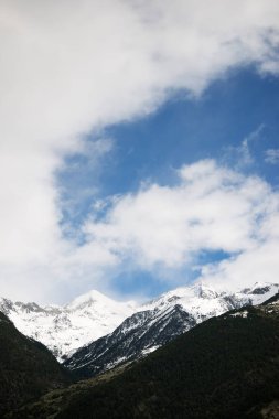 Pyrenees kışın
