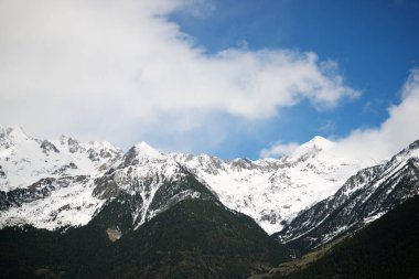 Pyrenees kışın