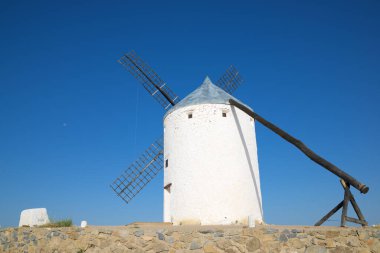 Consuegra 'daki yel değirmeni, Toledo Eyaleti, Castilla La Mancha, İspanya.