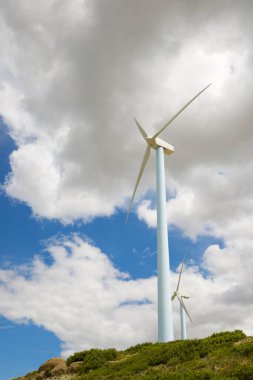 Elektrik üretimi için yel değirmenleri, Zaragoza Eyaleti, İspanya Aragon.