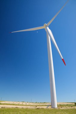 Elektrik üretimi için rüzgar türbini, Zaragoza ili, İspanya Aragon.