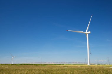 Elektrik üretimi için rüzgar türbinleri, Zaragoza ili, İspanya Aragon.