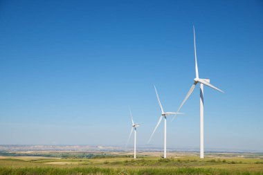 Elektrik üretimi için rüzgar türbinleri, Zaragoza ili, İspanya Aragon.