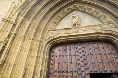 Sadaba 'daki Santa Maria Kilisesi girişi, Zaragoza ili, İspanya' daki Aragon..