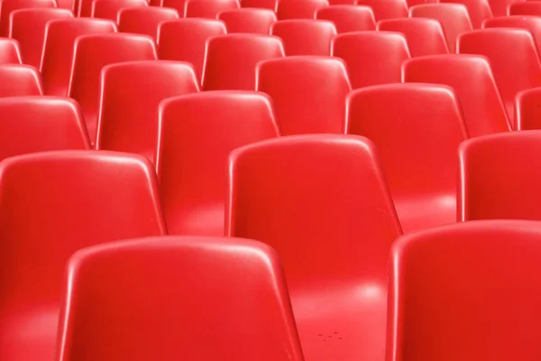 Τεράστια Ομάδα Κόκκινες Πλαστικές Καρέκλες — Φωτογραφία Αρχείου