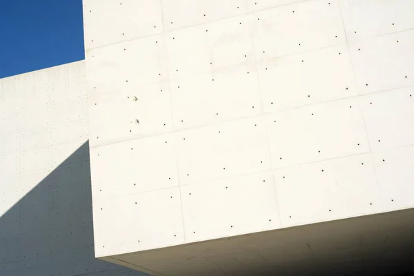 近代的なコンクリートの建物のクローズアップ — ストック写真
