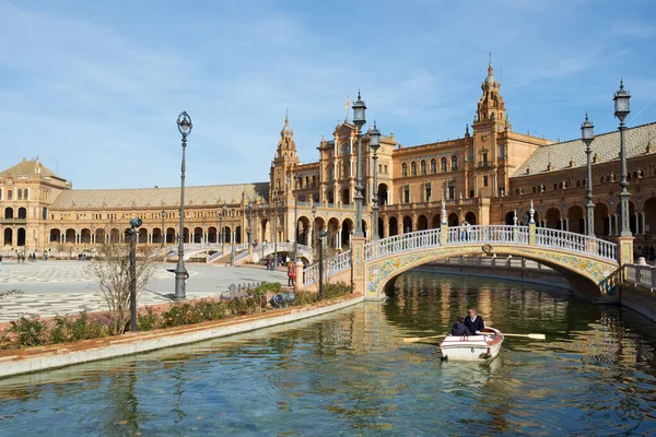 Sevilla Spanyolország 2014 Január Turisták Sétálnak Spanyol Téren Maria Luisa — Stock Fotó