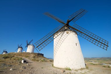 Consuegra 'daki yel değirmenleri, Toledo Eyaleti, Castilla La Mancha, İspanya.