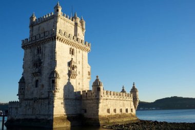 Tagus nehri üzerindeki Belem Kulesi, Portekiz 'deki Lizbon.