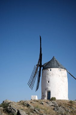 Consuegra 'daki yel değirmeni, Toledo Eyaleti, Castilla La Mancha, İspanya.