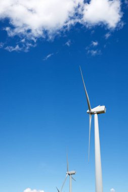 Elektrik üretimi için yel değirmenleri, Zaragoza Eyaleti, İspanya Aragon.