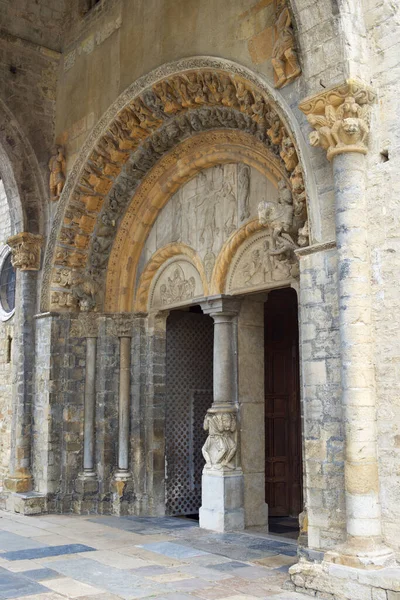 Είσοδος Στον Καθεδρικό Ναό Της Αγίας Μαρίας Του Oloron Sainte — Φωτογραφία Αρχείου