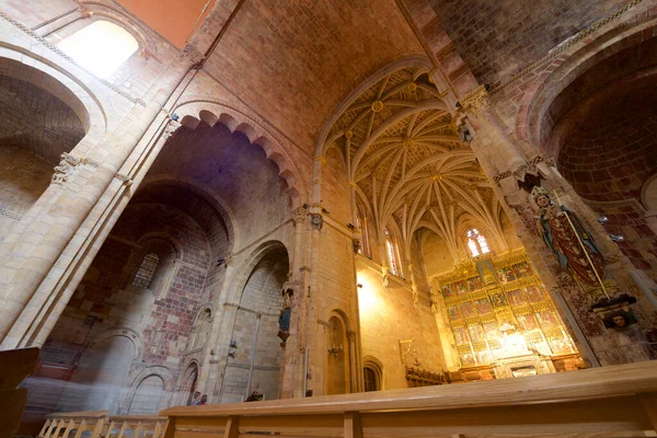 León España Junio 2017 Feligreses Rezan Basílica San Isidoro — Foto de Stock