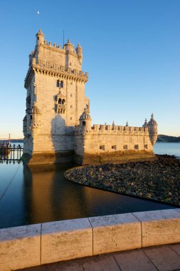 Tagus nehri üzerindeki Belem Kulesi, Portekiz 'deki Lizbon.