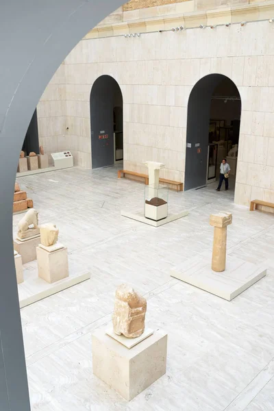 Madrid Spanya Haziran 2014 Ulusal Arkeoloji Müzesini Ziyaret Eden Turist — Stok fotoğraf