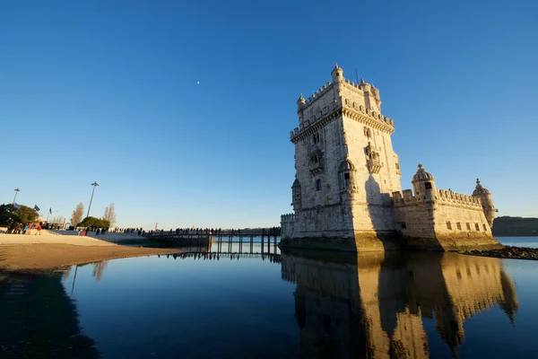 Lisboa Portugal Dezembro 2014 Turistas Que Visitam Famosa Torre Belém — Fotografia de Stock