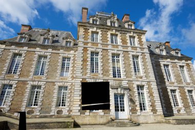 Balerin, Fransa - 18 Ağustos 2014: Balerin kalesinin ana girişi. 1631 yılında inşa edilen bu kale balonların tarihine adanmıştır..