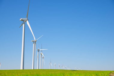 Elektrik üretimi için yel değirmenleri, Zaragoza bölgesi, aragon, İspanya.