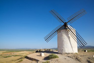 Consuegra 'daki yel değirmeni, Toledo Eyaleti, Castilla La Mancha, İspanya.