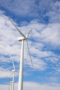Elektrik üretimi için yel değirmenleri, Zaragoza Eyaleti, İspanya Aragon.