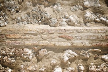 İspanya 'da eski bir tuğla duvarın önü..