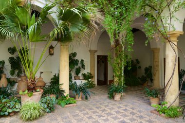 Cordoba, İspanya - 14 Ekim 2017: Viana Sarayı, şehrin en çok ziyaret edilen yerlerinden biri..