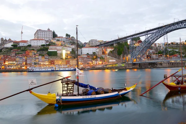 Porto Portugal Junio 2017 Barcos Turísticos Amarrados Puerto —  Fotos de Stock