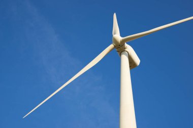 Elektrik üretimi için rüzgar türbini, Zaragoza ili, İspanya Aragon.